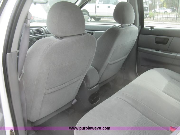 image for item H8735 2006 Ford Taurus SE