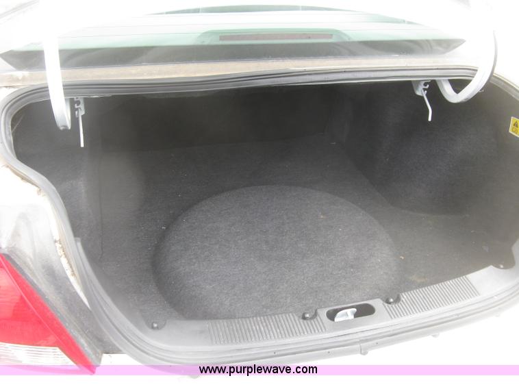 image for item H8735 2006 Ford Taurus SE