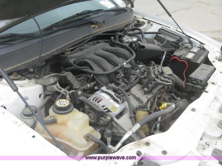 image for item H8735 2006 Ford Taurus SE