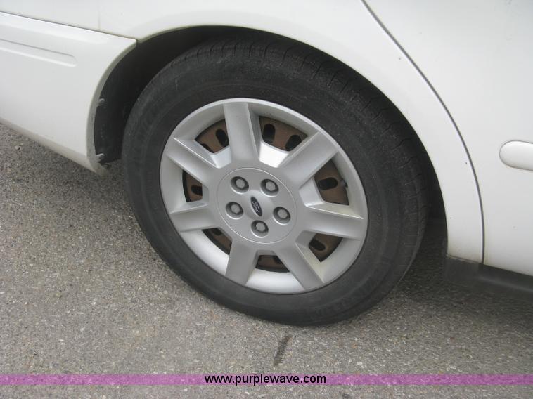 image for item H8735 2006 Ford Taurus SE
