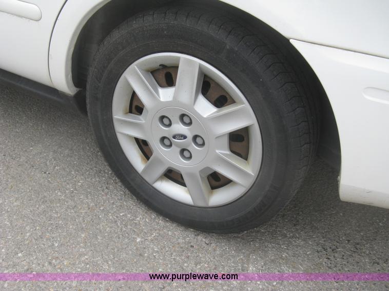 image for item H8735 2006 Ford Taurus SE