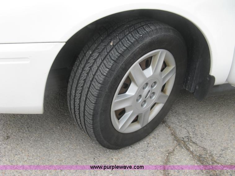 image for item H8735 2006 Ford Taurus SE