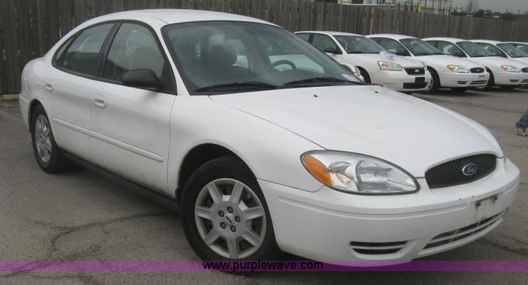 image for item H8736 2006 Ford Taurus SE