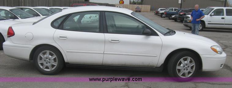 image for item H8736 2006 Ford Taurus SE