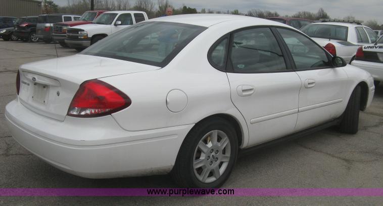 image for item H8736 2006 Ford Taurus SE