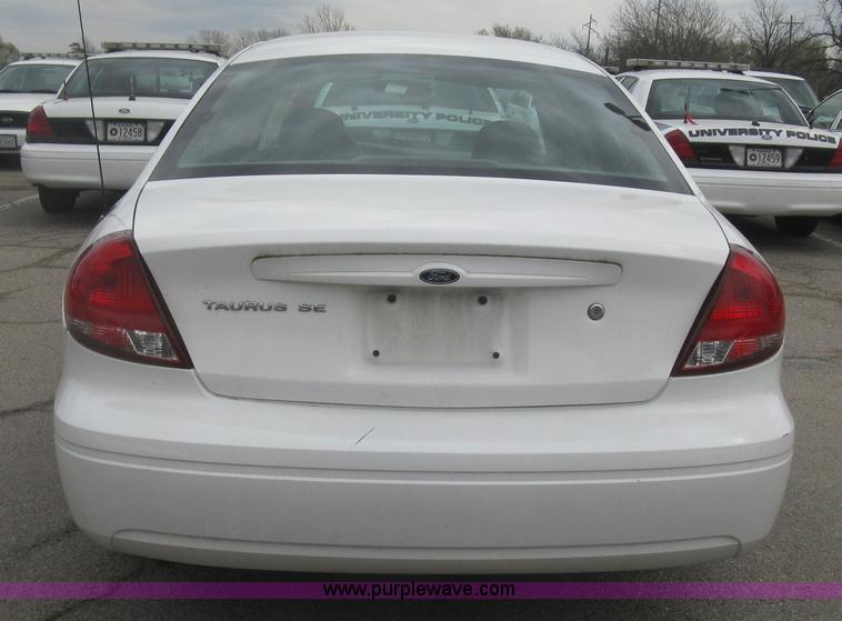image for item H8736 2006 Ford Taurus SE