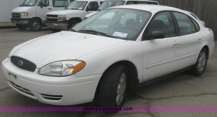 image for item H8736 2006 Ford Taurus SE