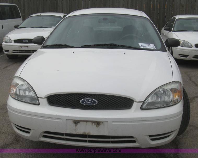 image for item H8736 2006 Ford Taurus SE