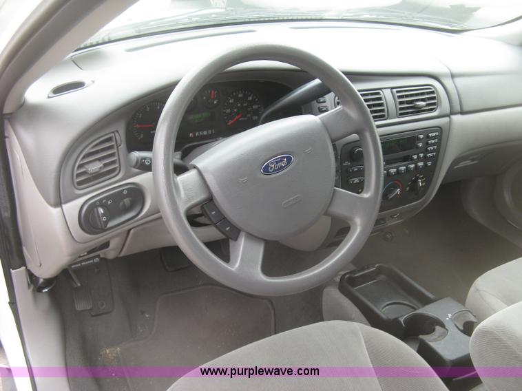 image for item H8736 2006 Ford Taurus SE