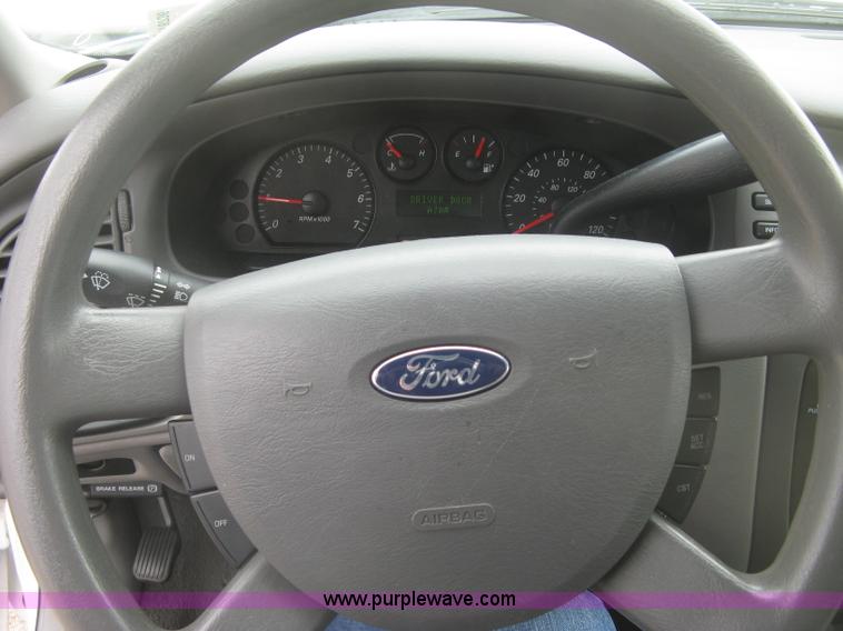 image for item H8736 2006 Ford Taurus SE