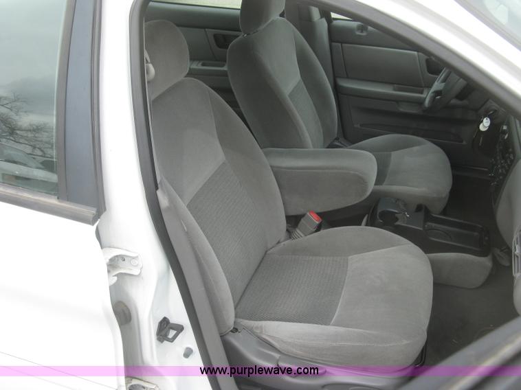 image for item H8736 2006 Ford Taurus SE