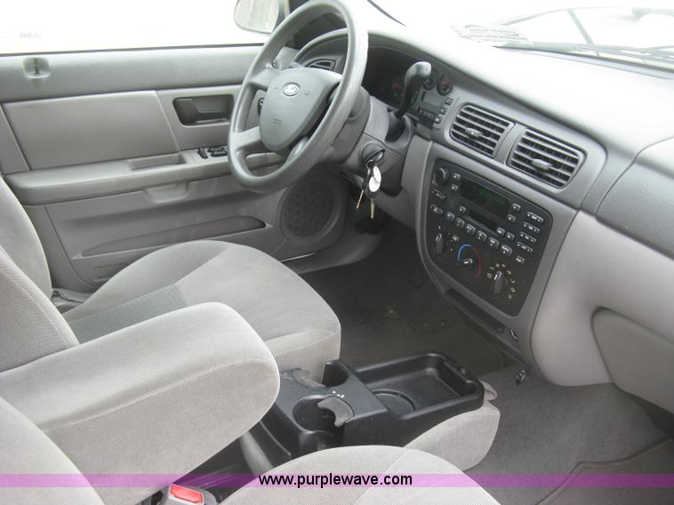 image for item H8736 2006 Ford Taurus SE