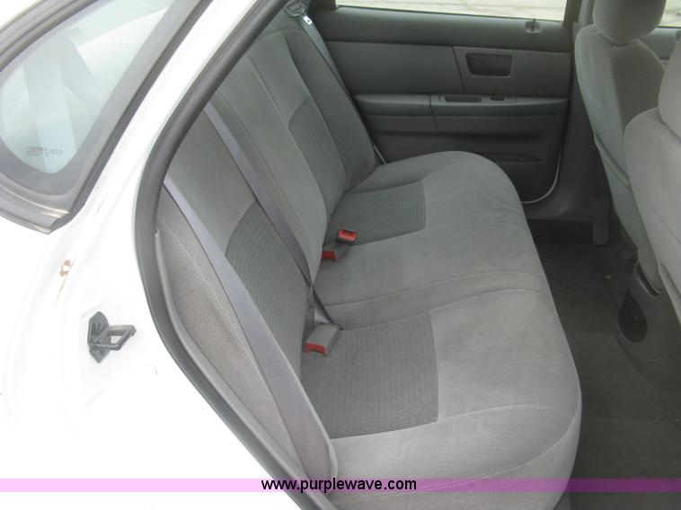 image for item H8736 2006 Ford Taurus SE