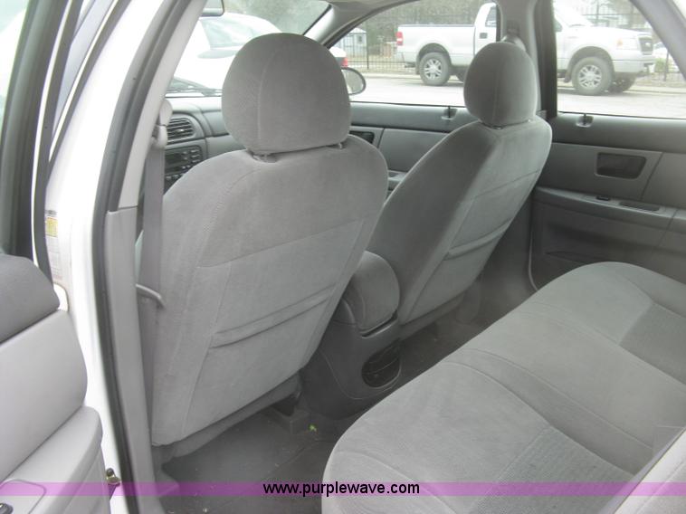 image for item H8736 2006 Ford Taurus SE