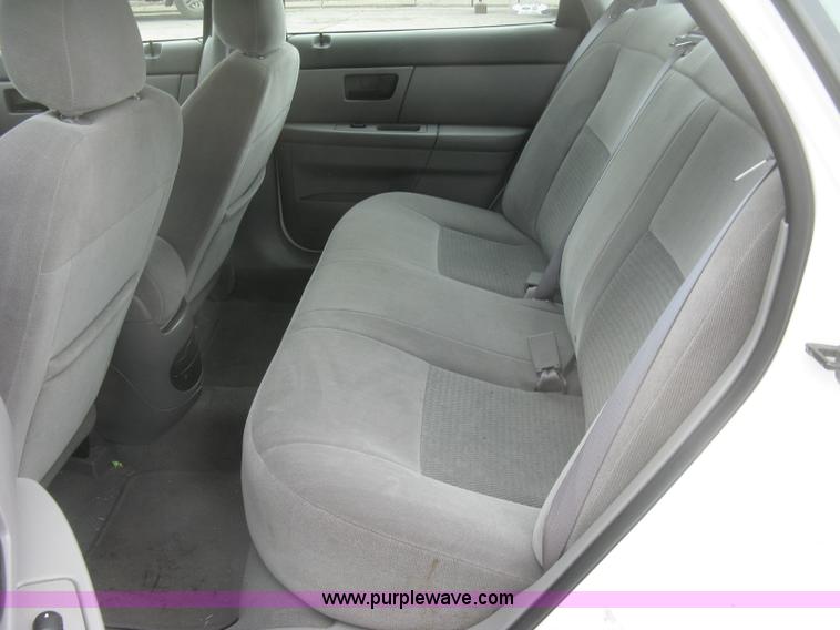 image for item H8736 2006 Ford Taurus SE