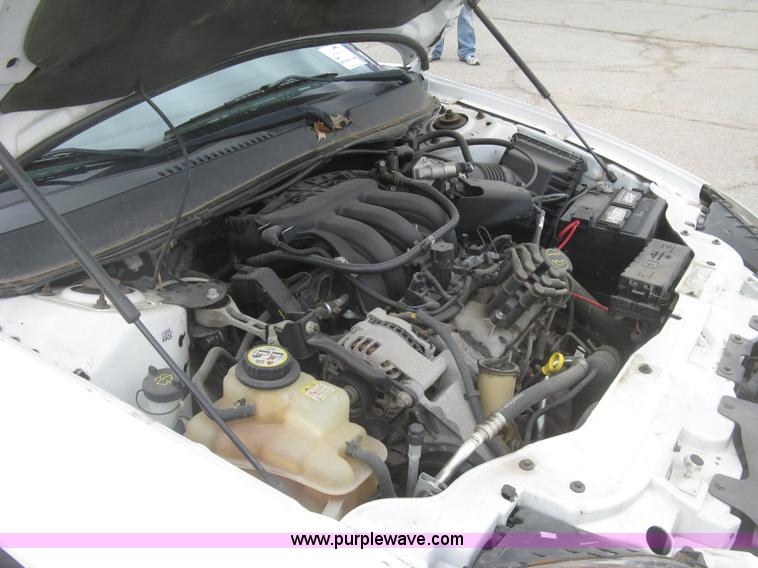 image for item H8736 2006 Ford Taurus SE