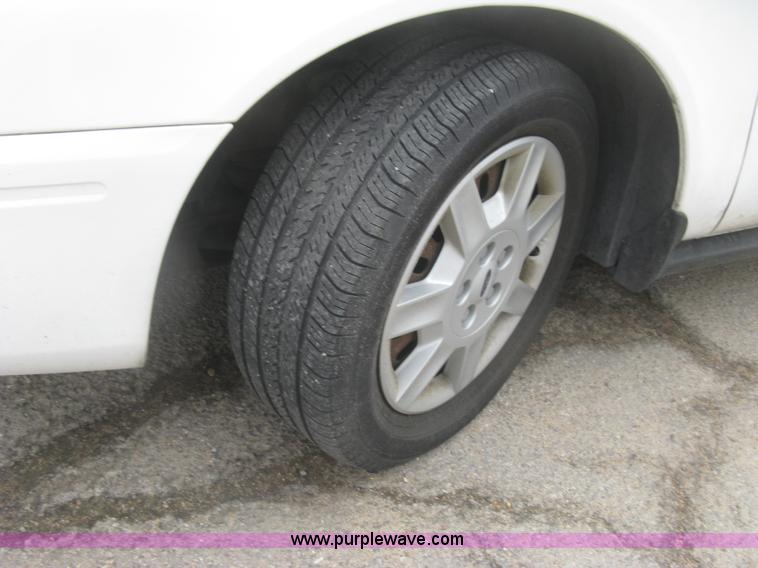 image for item H8736 2006 Ford Taurus SE