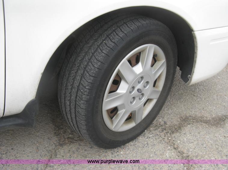 image for item H8736 2006 Ford Taurus SE