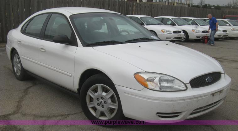 image for item H8737 2006 Ford Taurus SE