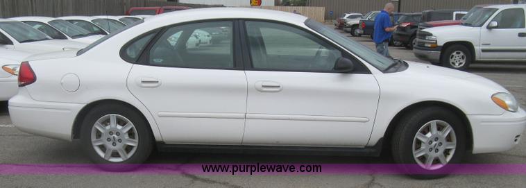 image for item H8737 2006 Ford Taurus SE