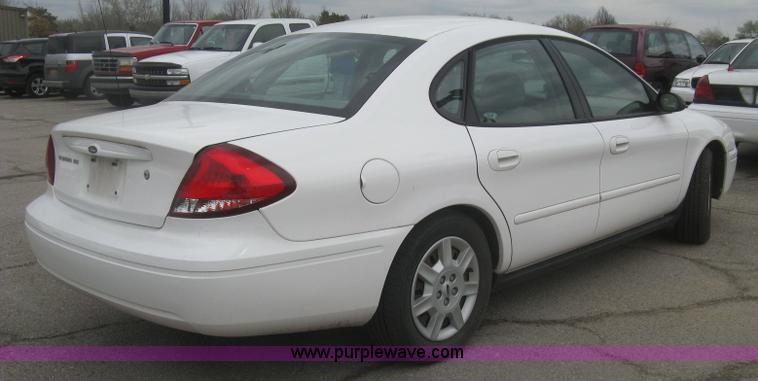 image for item H8737 2006 Ford Taurus SE