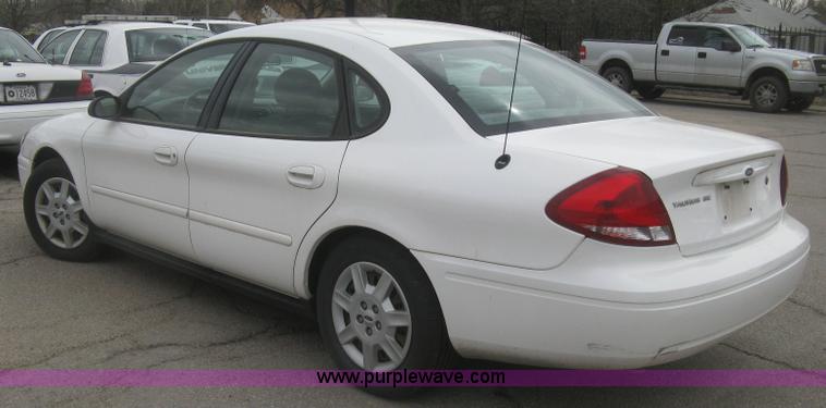 image for item H8737 2006 Ford Taurus SE