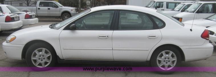 image for item H8737 2006 Ford Taurus SE