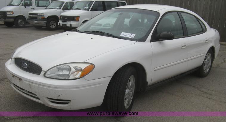 image for item H8737 2006 Ford Taurus SE