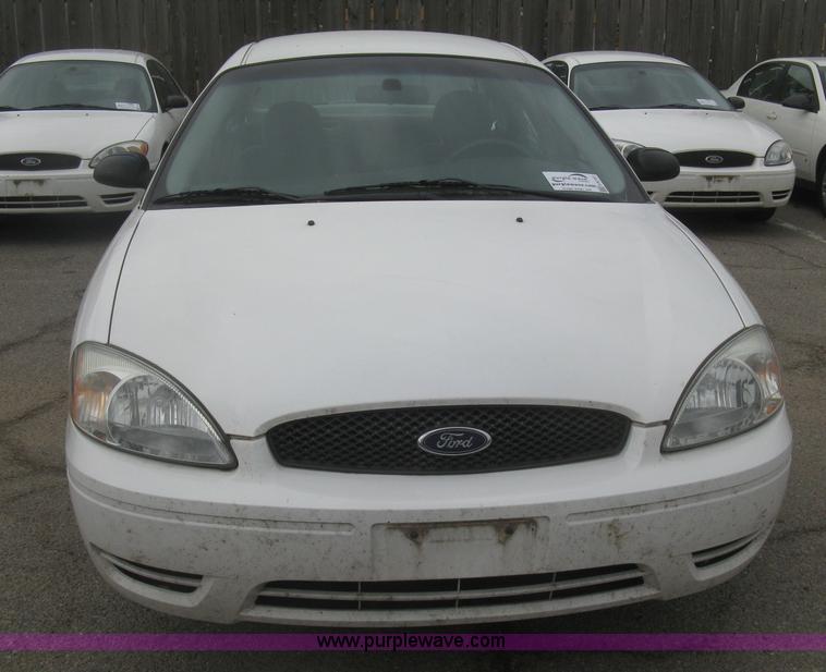 image for item H8737 2006 Ford Taurus SE