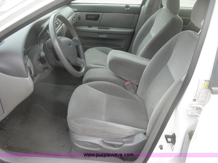 image for item H8737 2006 Ford Taurus SE