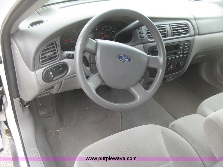image for item H8737 2006 Ford Taurus SE