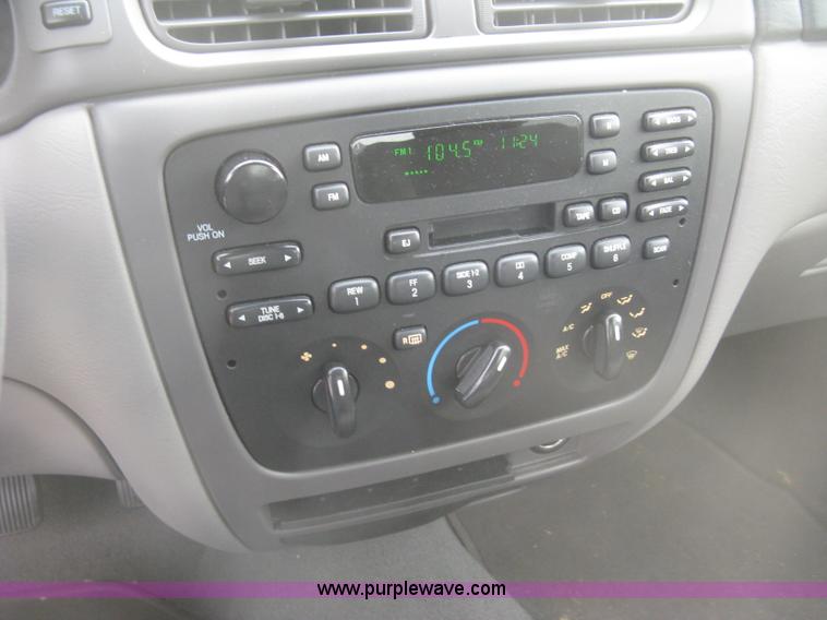 image for item H8737 2006 Ford Taurus SE