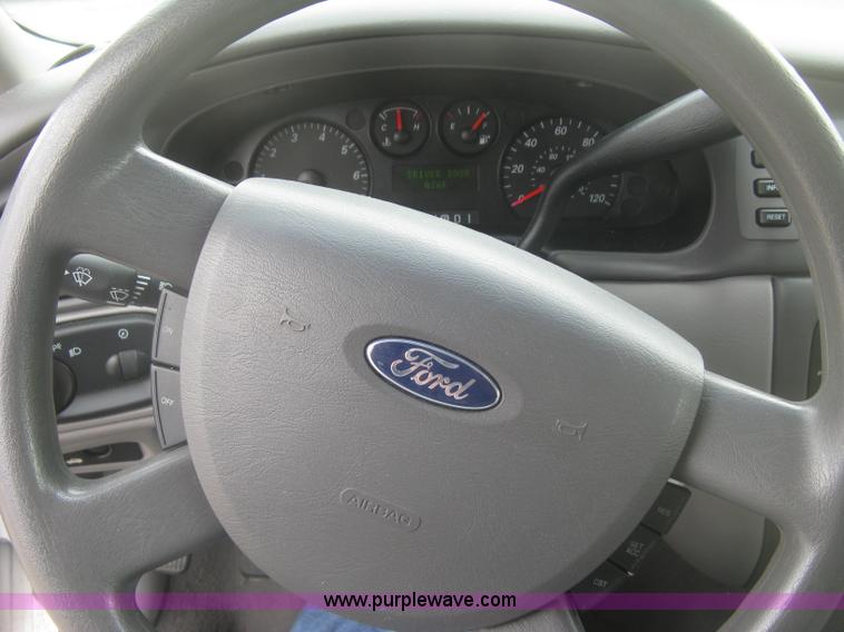 image for item H8737 2006 Ford Taurus SE