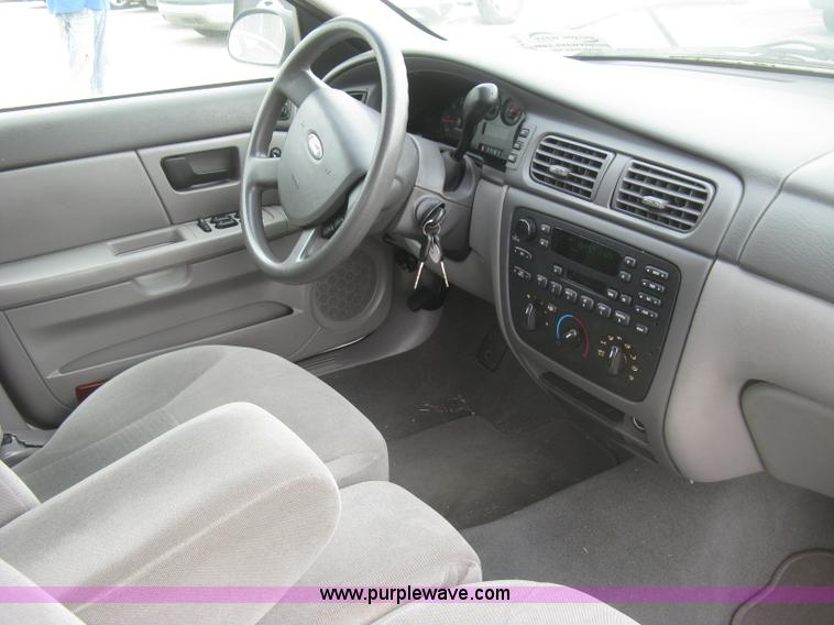 image for item H8737 2006 Ford Taurus SE