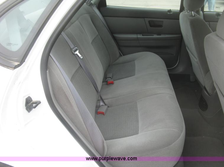 image for item H8737 2006 Ford Taurus SE