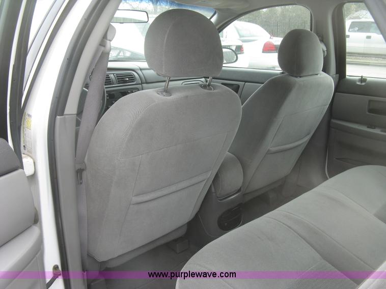 image for item H8737 2006 Ford Taurus SE