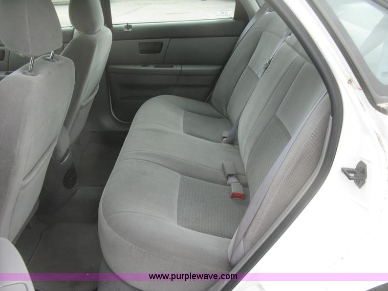 image for item H8737 2006 Ford Taurus SE