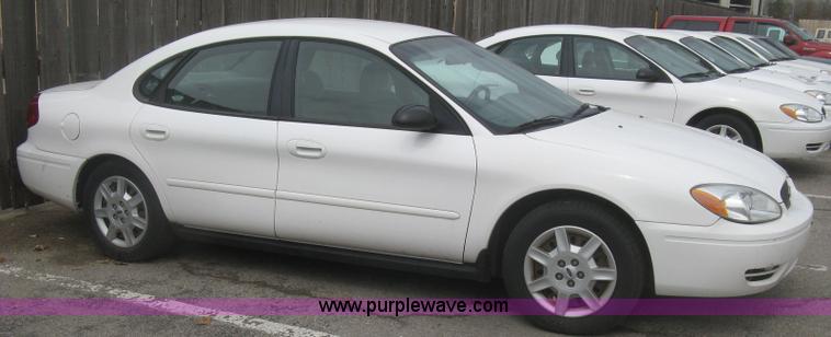 image for item H8738 2006 Ford Taurus SE