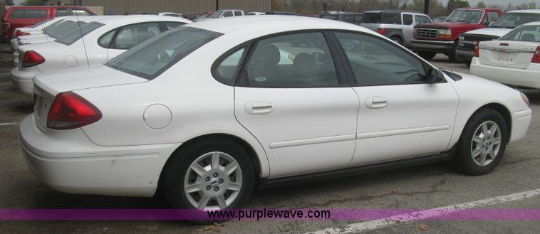 image for item H8738 2006 Ford Taurus SE