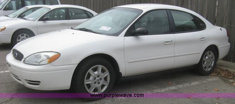 image for item H8738 2006 Ford Taurus SE