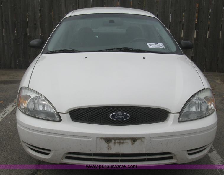 image for item H8738 2006 Ford Taurus SE