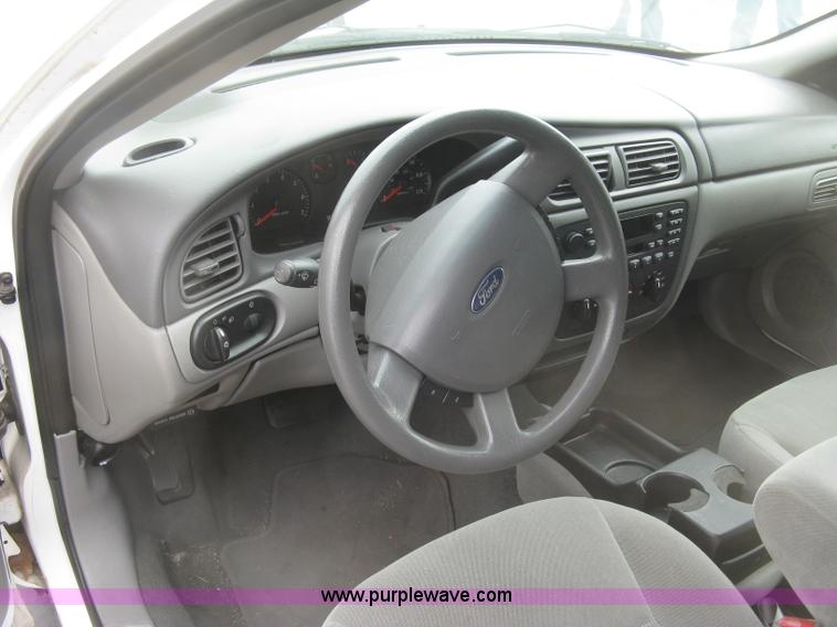 image for item H8738 2006 Ford Taurus SE