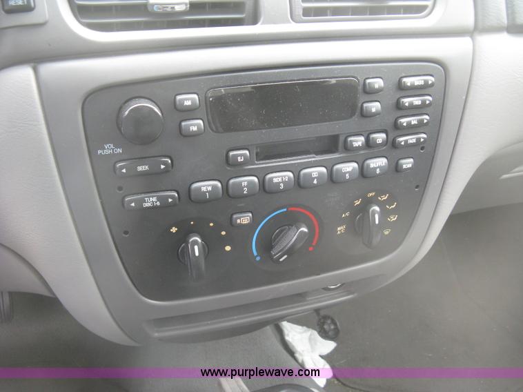 image for item H8738 2006 Ford Taurus SE