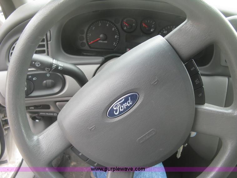 image for item H8738 2006 Ford Taurus SE