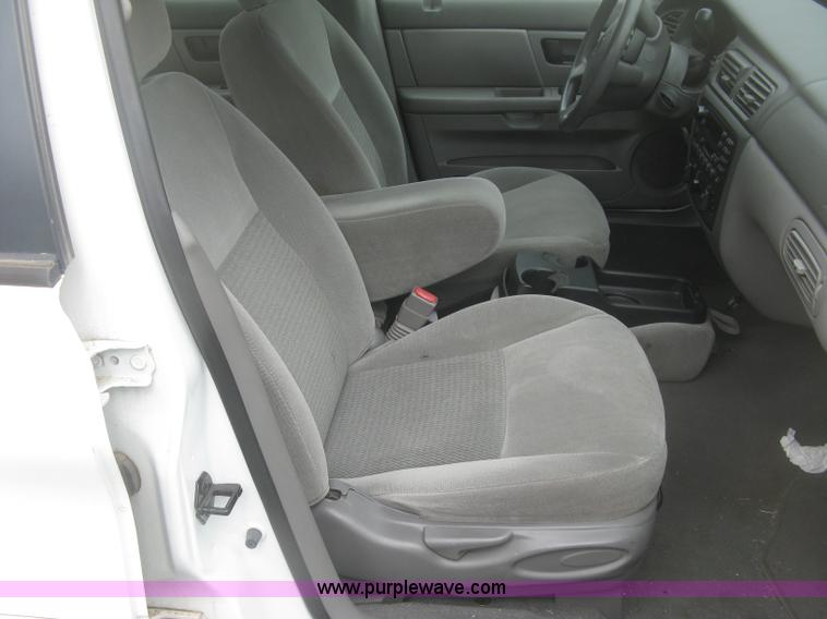 image for item H8738 2006 Ford Taurus SE