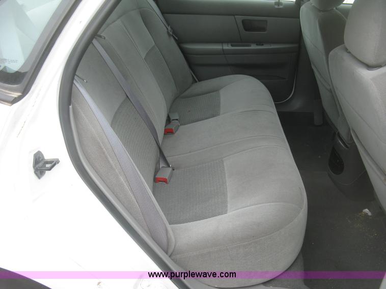 image for item H8738 2006 Ford Taurus SE