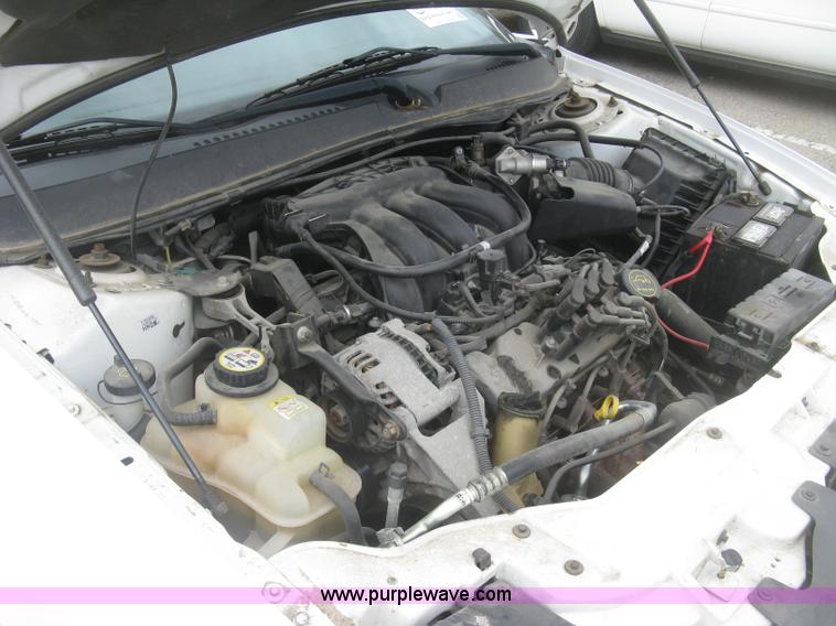 image for item H8738 2006 Ford Taurus SE