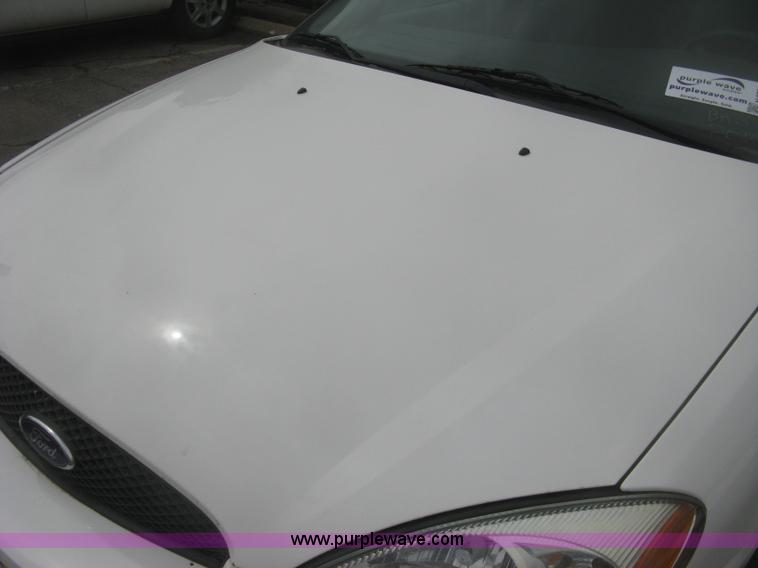 image for item H8738 2006 Ford Taurus SE