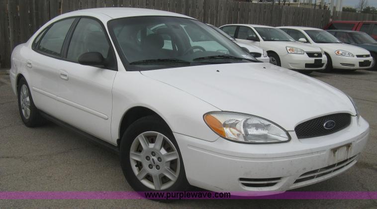 image for item H8740 2006 Ford Taurus SE