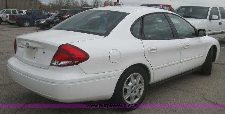 image for item H8740 2006 Ford Taurus SE